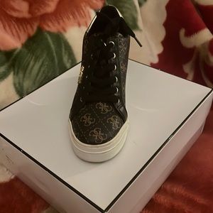 Brand new shoes size 6 kid